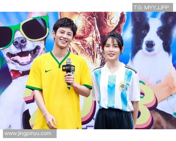 迷你版足球球星可爱化身 展现球场英姿与童真魅力